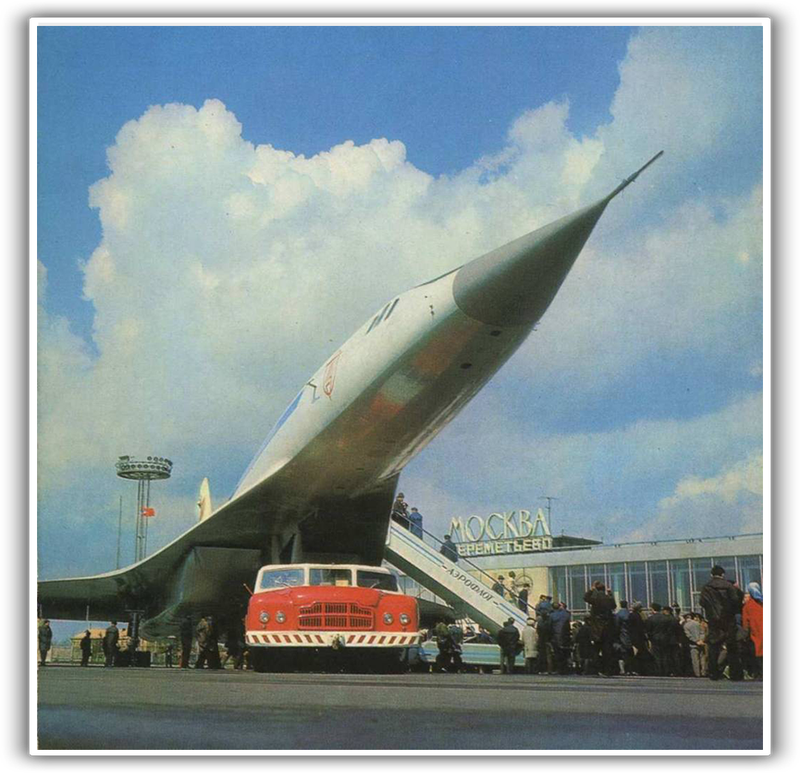 Illustration for article titled This Old Soviet Airport Car Was Probably The Biggest Sedan In The World